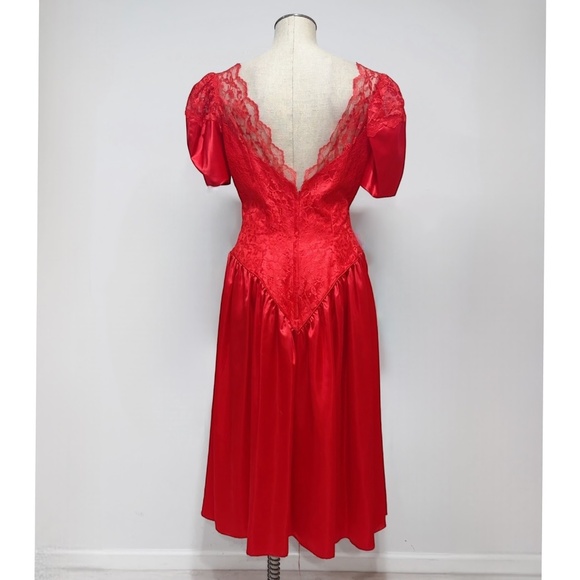 Union Made ILGWU Vintage 1980s Red Lace and Satin Formal Dress Size M/L - Picture 4 of 11